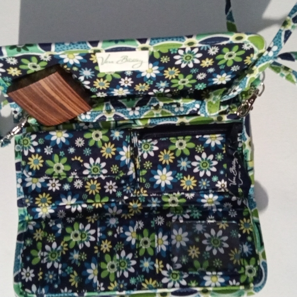 VERA BRADLEY CROSSBODY WALLET USED MULTICOLOR - Picture 3 of 3